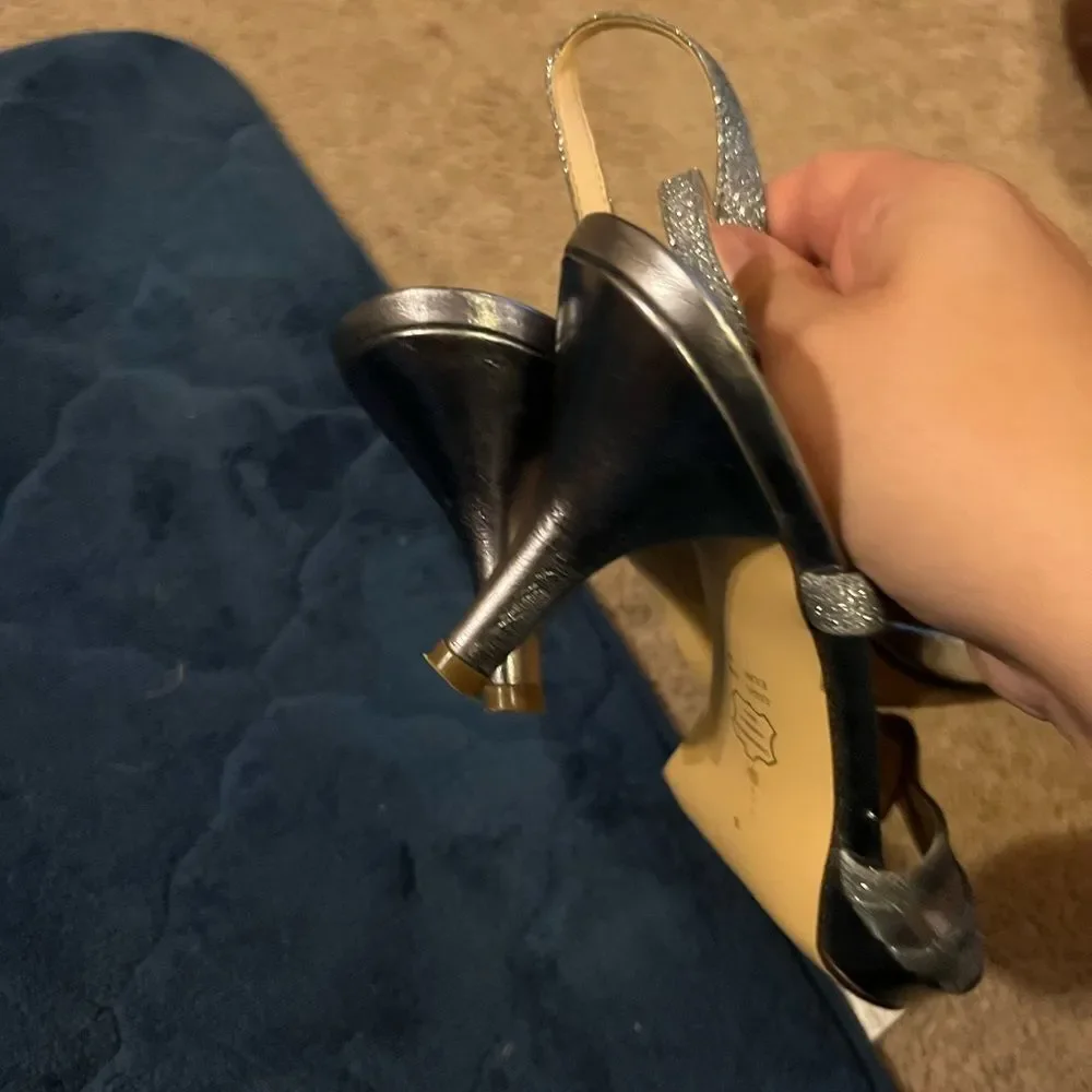 Touch of Nina silver heels 7.5‎